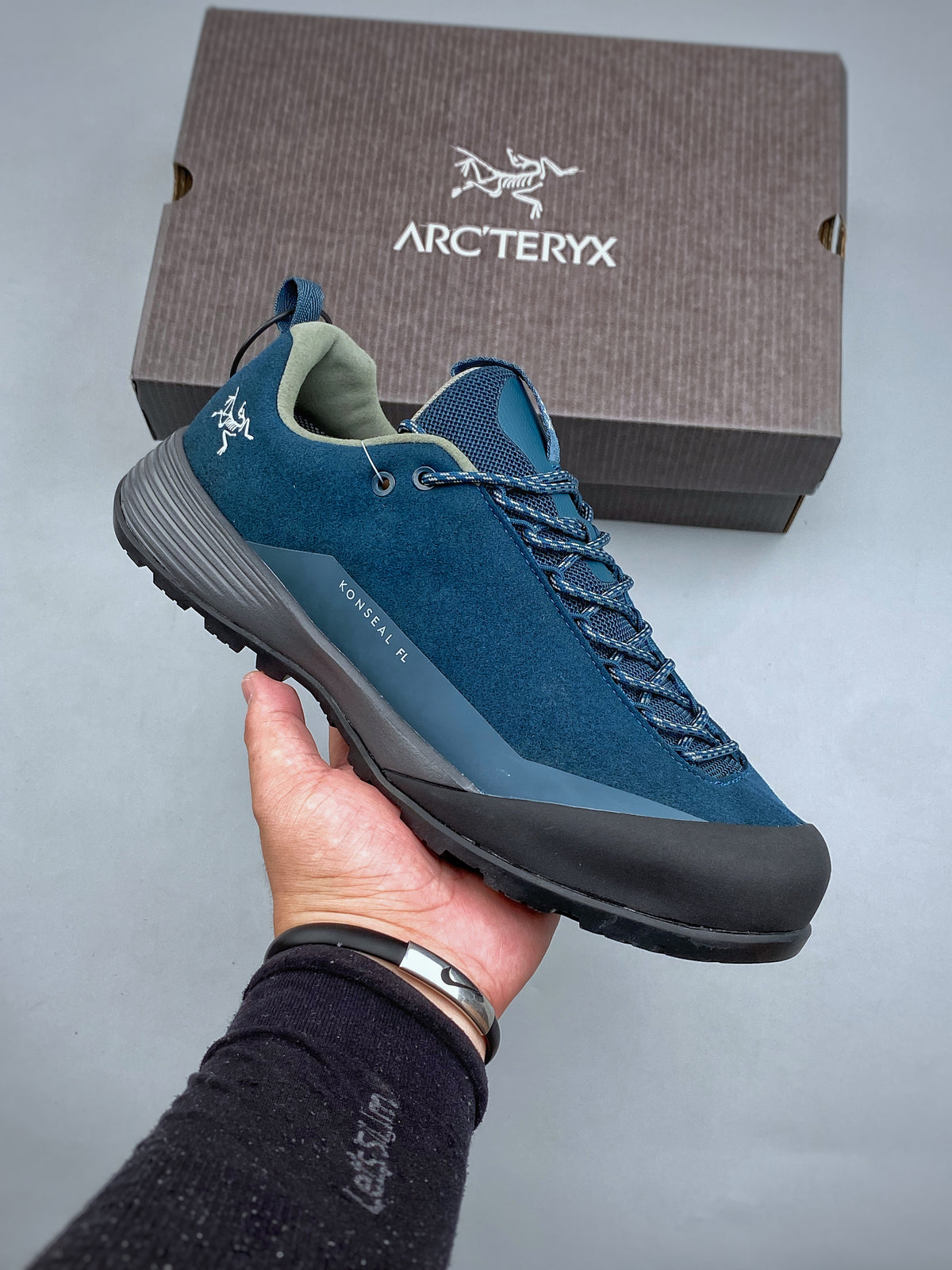 Arc'teryx Konseal FL Hiking Shoes – Blue & Black