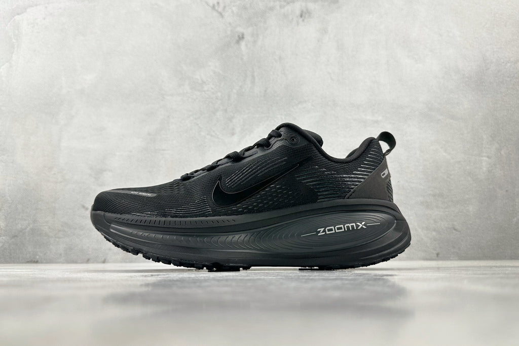 Nike Vomero 18 Sneakers – Black