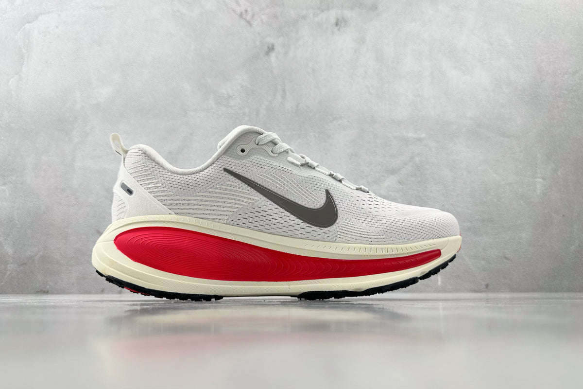 Nike Vomero 18 Sneakers – White/Red