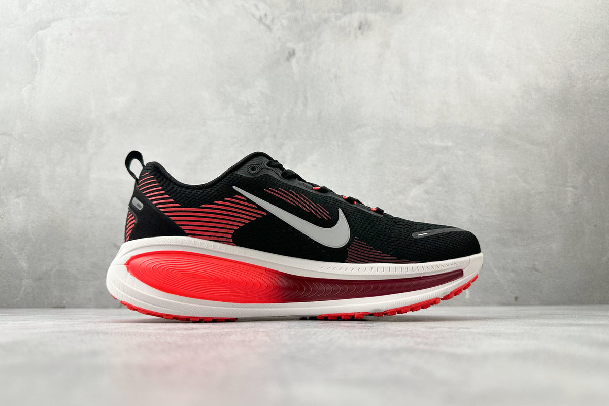 Nike Vomero 18 Sneakers – Red/Black