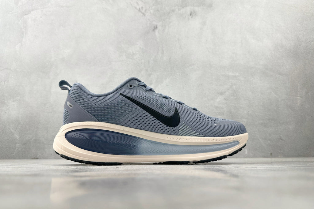 Nike Vomero 18 Sneakers – Blue-Gray with Cream Sole