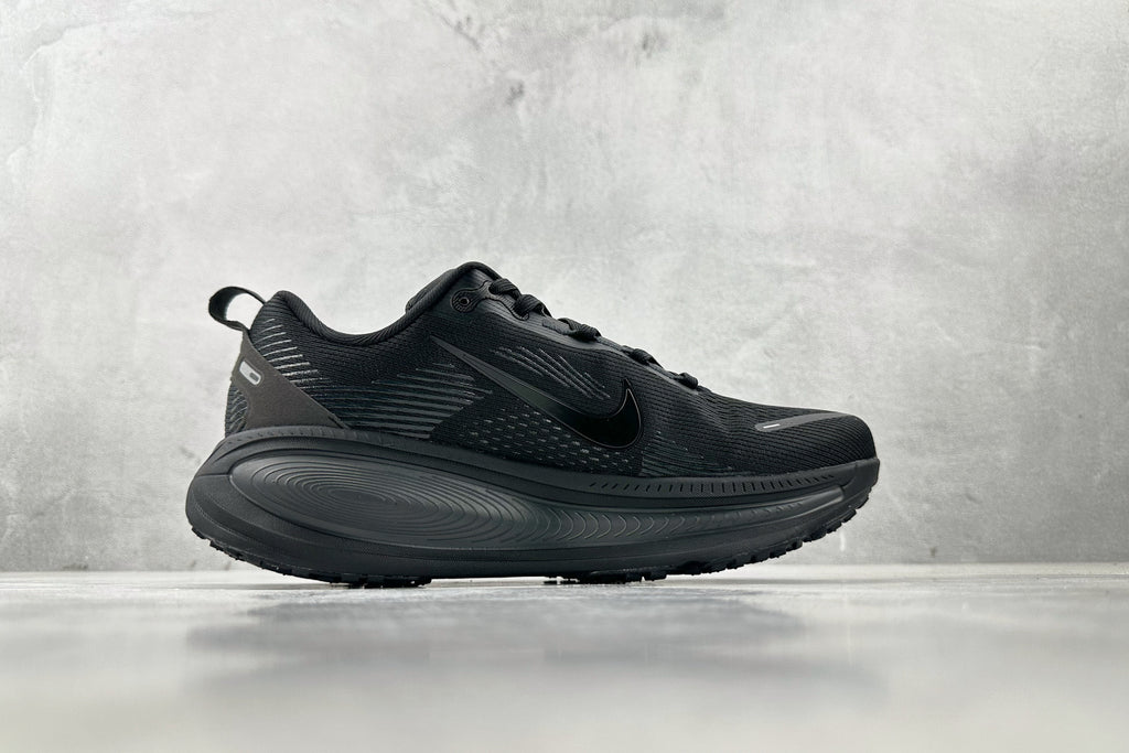 Nike Vomero 18 Sneakers – Black