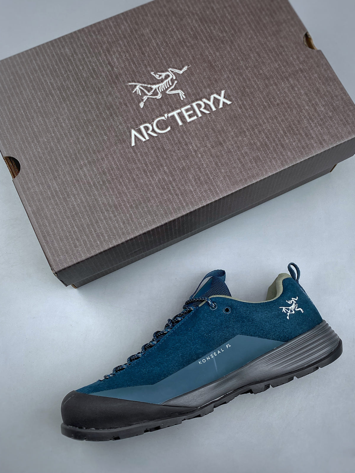 Arc'teryx Konseal FL Hiking Shoes – Blue & Black
