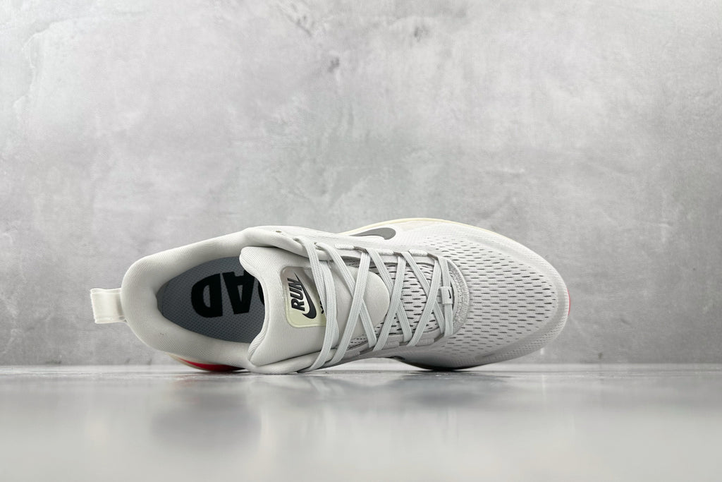 Nike Vomero 18 Sneakers – White/Red