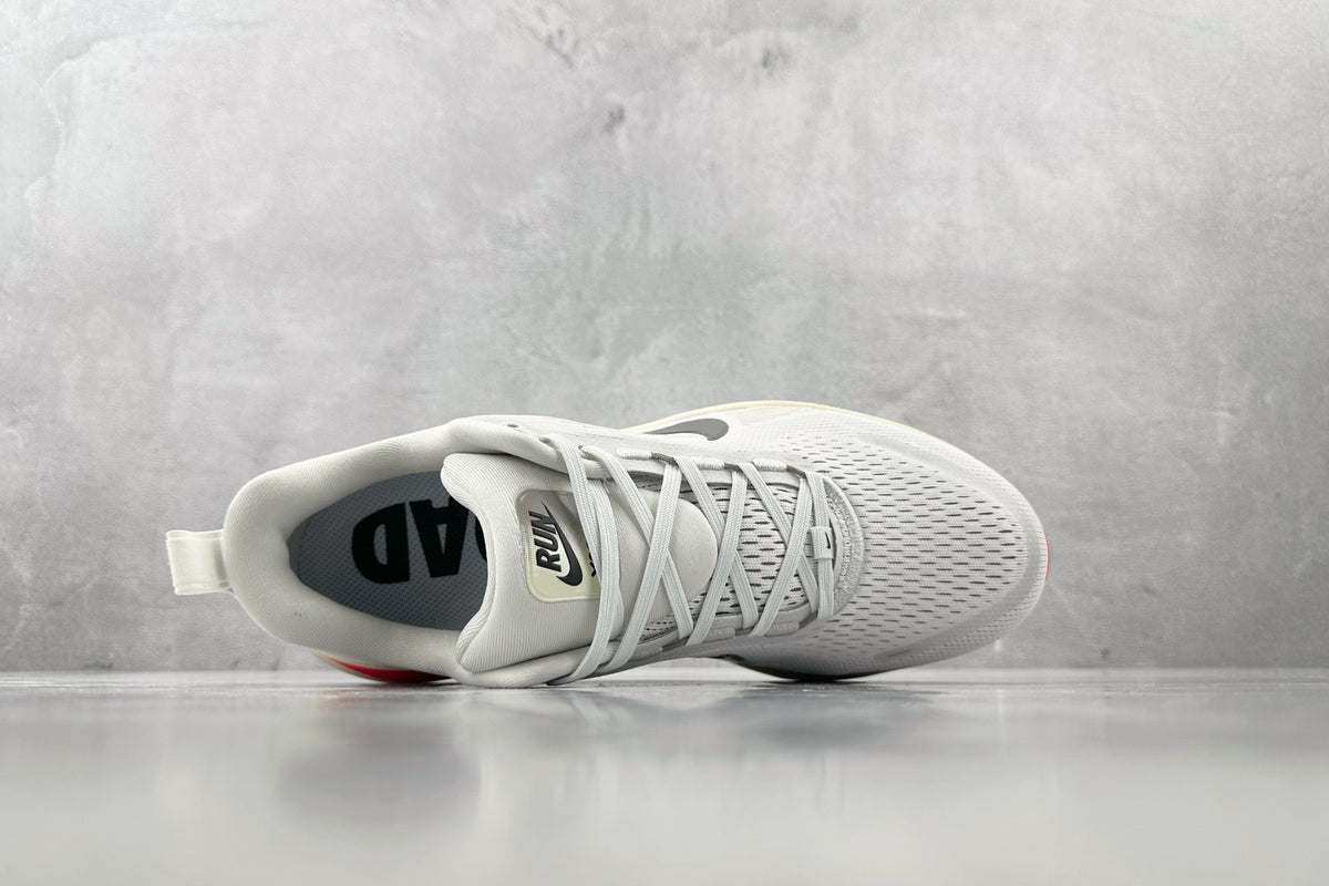 Nike Vomero 18 Sneakers – White/Red