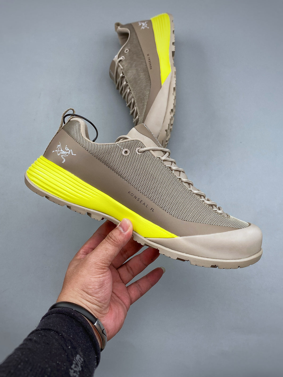 Arc'teryx Konseal FL Hiking Shoes – Taupe & Neon Yellow