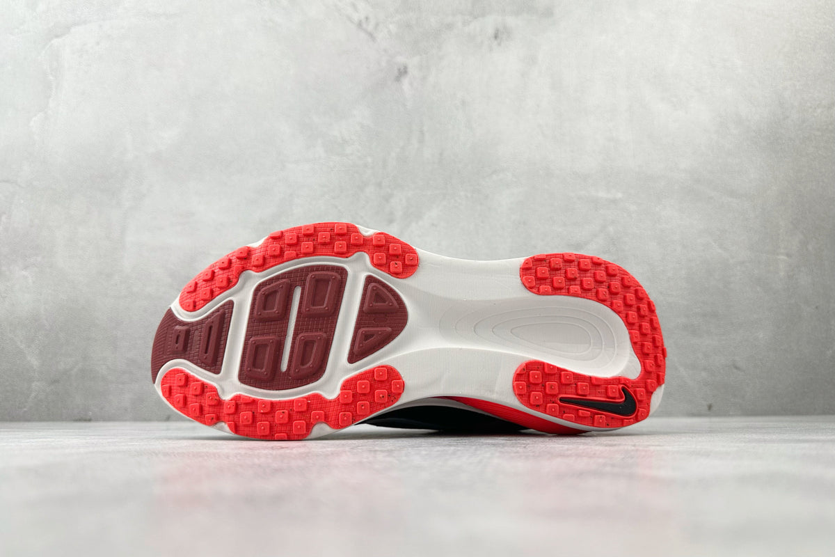 Nike Vomero 18 Sneakers – Red/Black