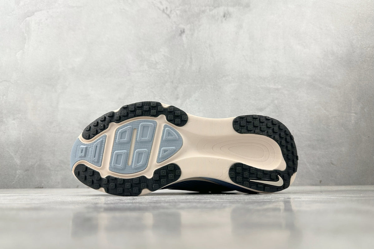 Nike Vomero 18 Sneakers – Blue-Gray with Cream Sole