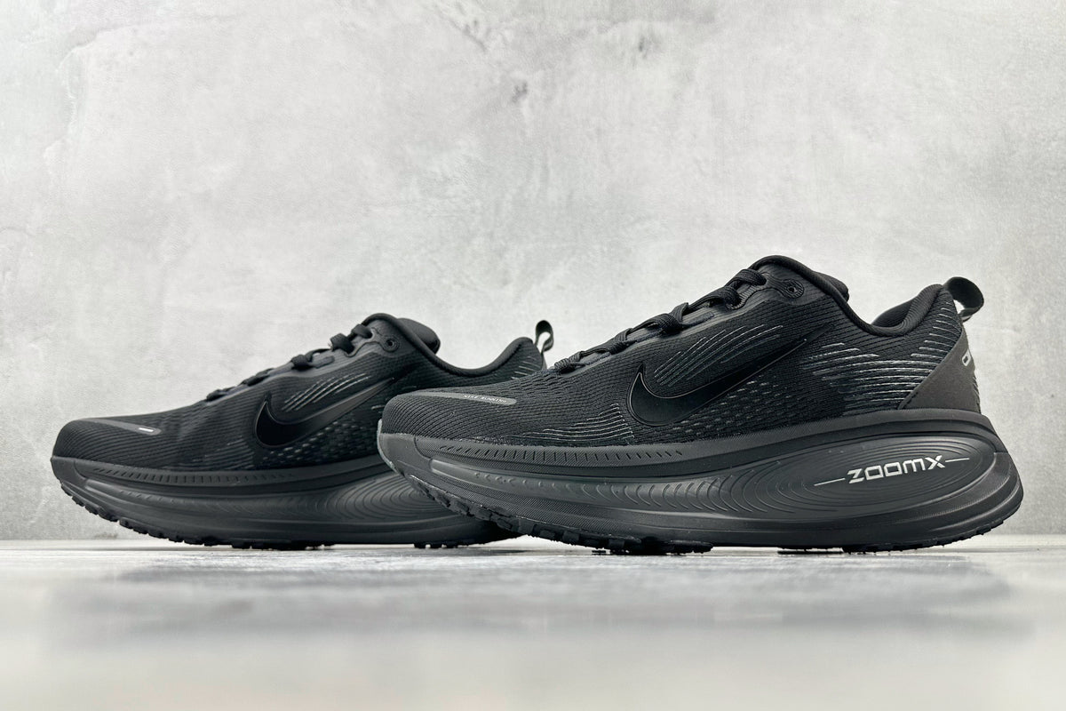Nike Vomero 18 Sneakers – Black