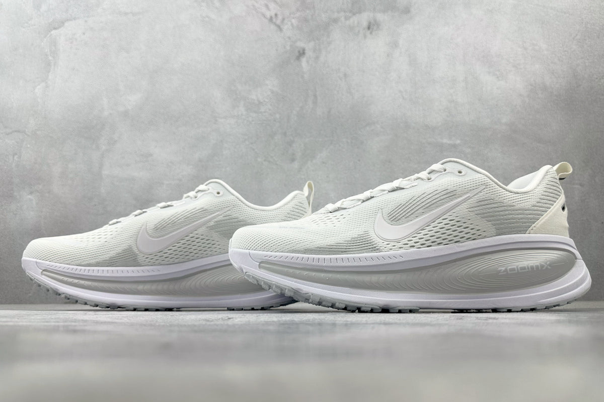 Nike Vomero 18 Sneakers – White