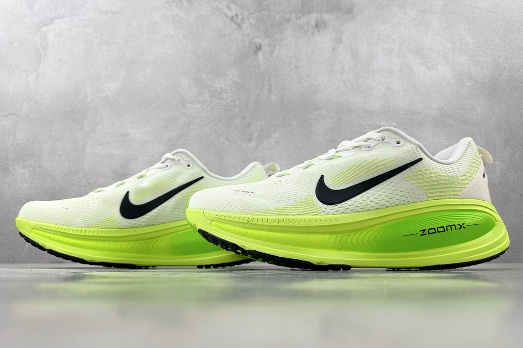 Nike Vomero 18 Sneakers – White/Green