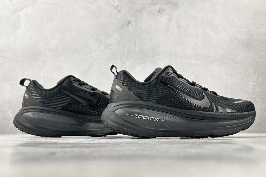 Nike Vomero 18 Sneakers – Black