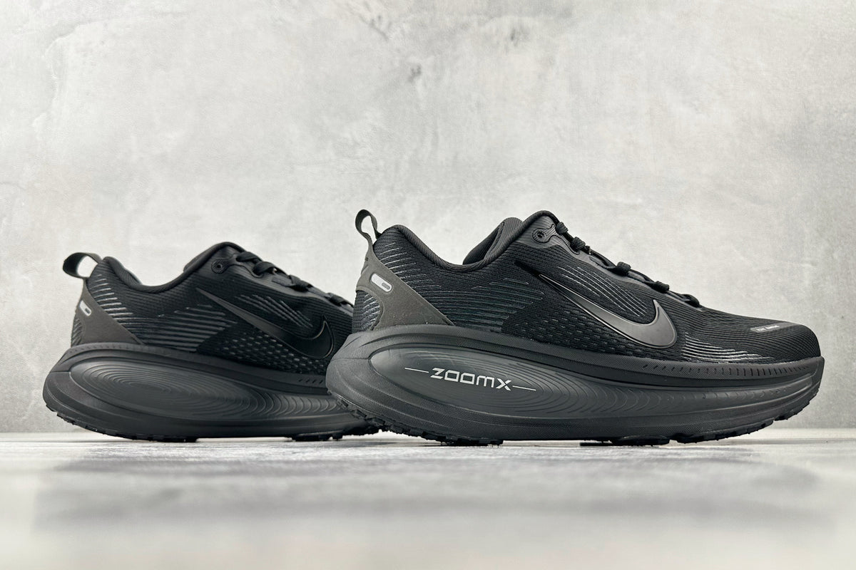 Nike Vomero 18 Sneakers – Black