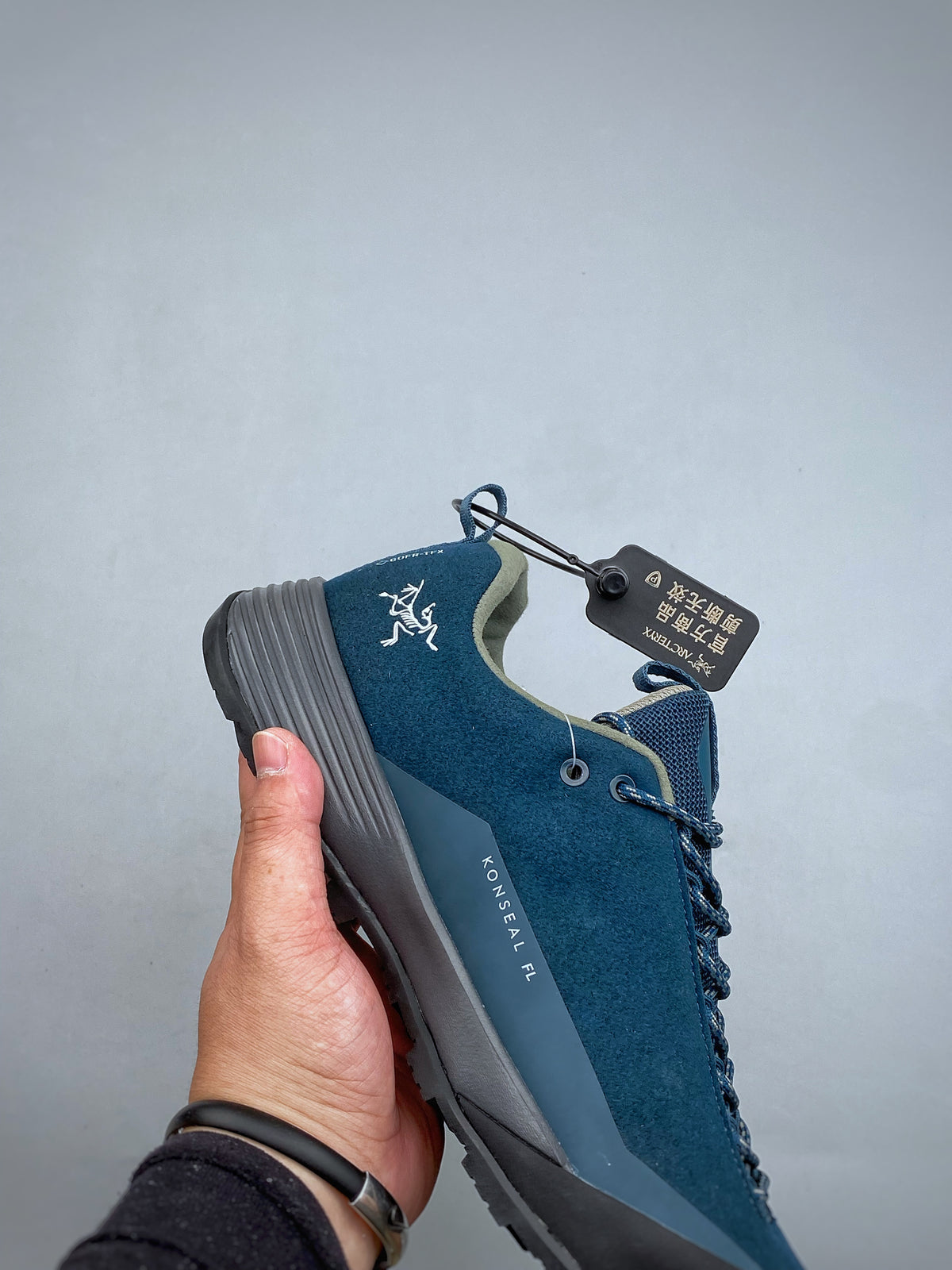 Arc'teryx Konseal FL Hiking Shoes – Blue & Black