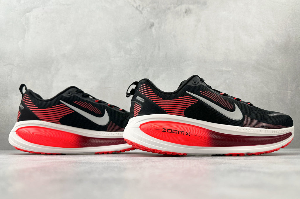Nike Vomero 18 Sneakers – Red/Black