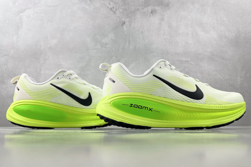 Nike Vomero 18 Sneakers – White/Green
