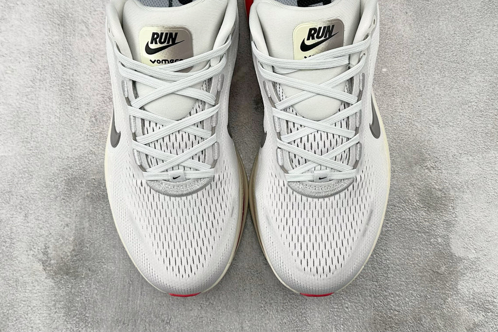 Nike Vomero 18 Sneakers – White/Red