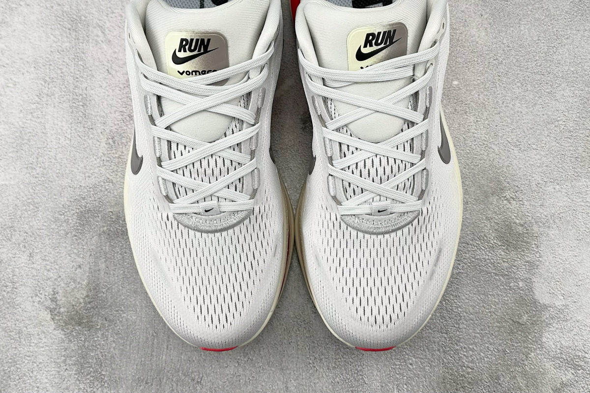 Nike Vomero 18 Sneakers – White/Red