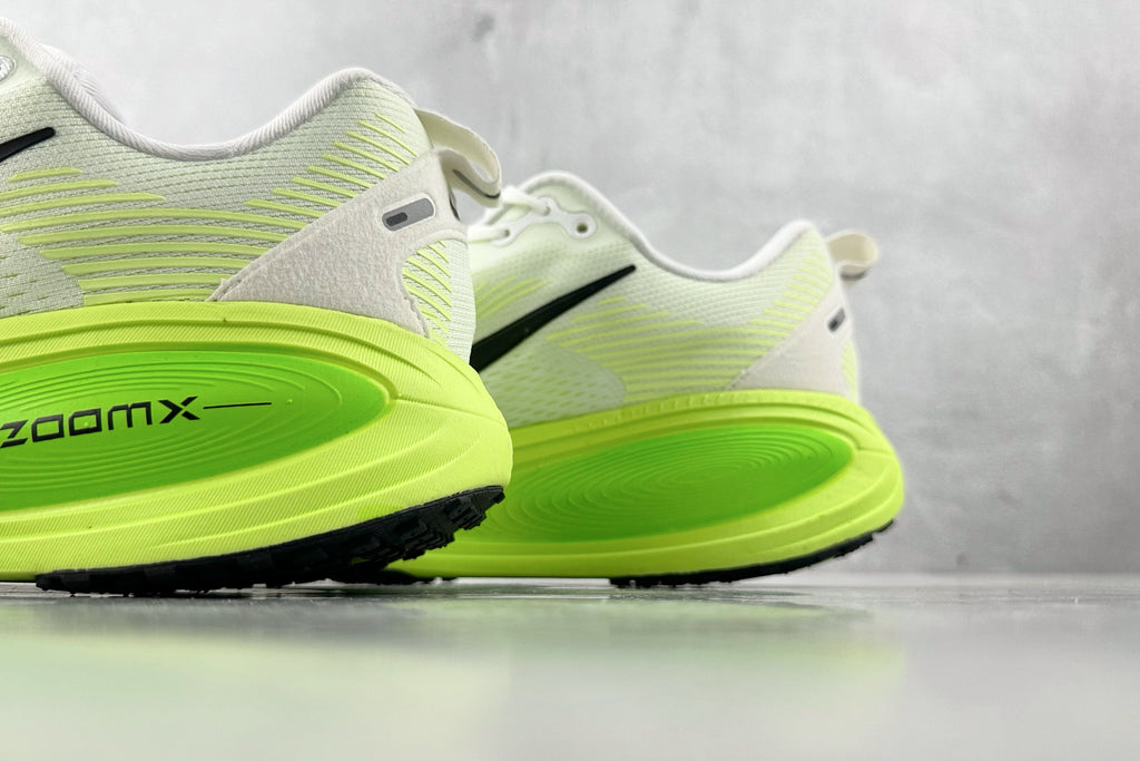 Nike Vomero 18 Sneakers – White/Green