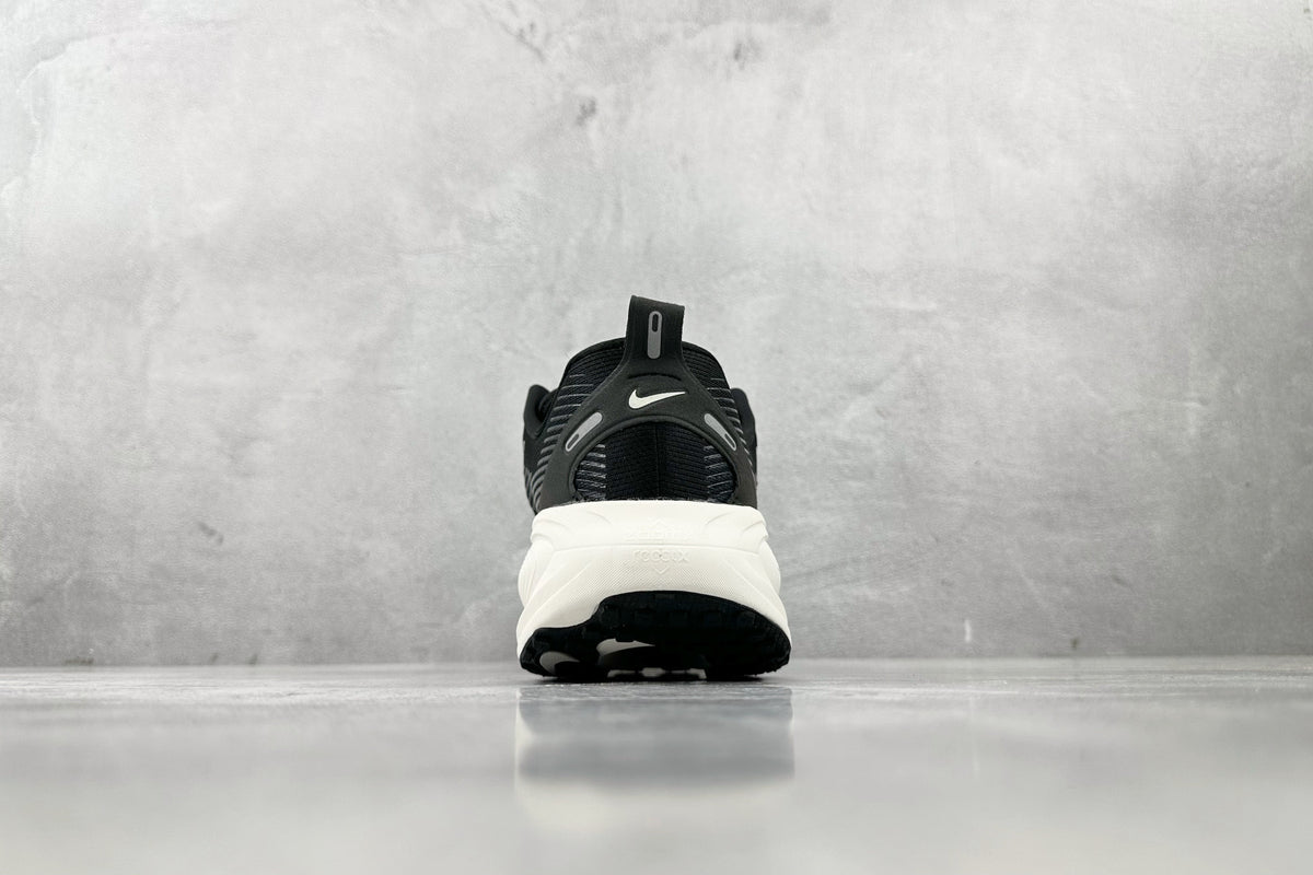 Nike Vomero 18 Running Shoes - Black