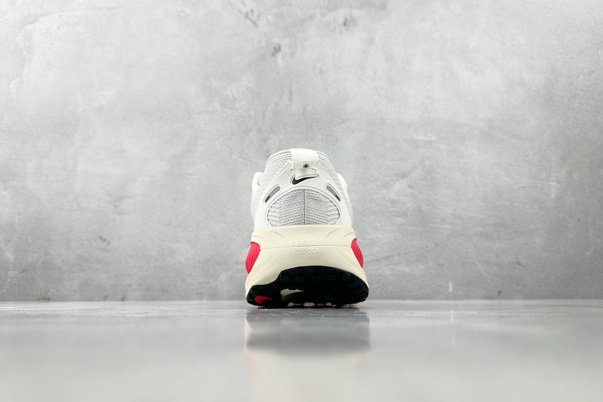 Nike Vomero 18 Sneakers – White/Red