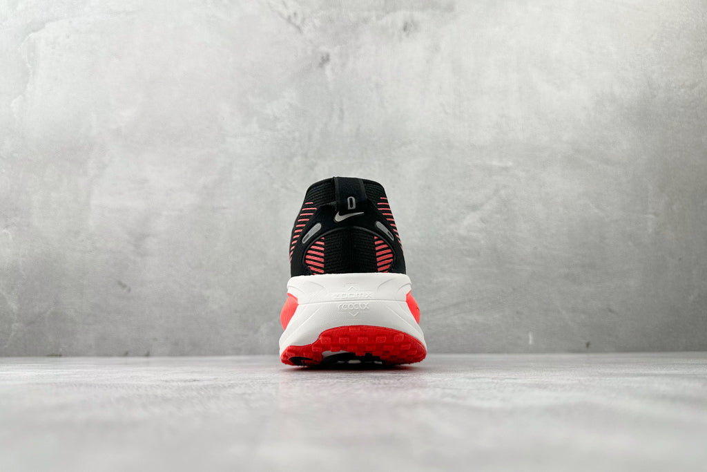 Nike Vomero 18 Sneakers – Red/Black