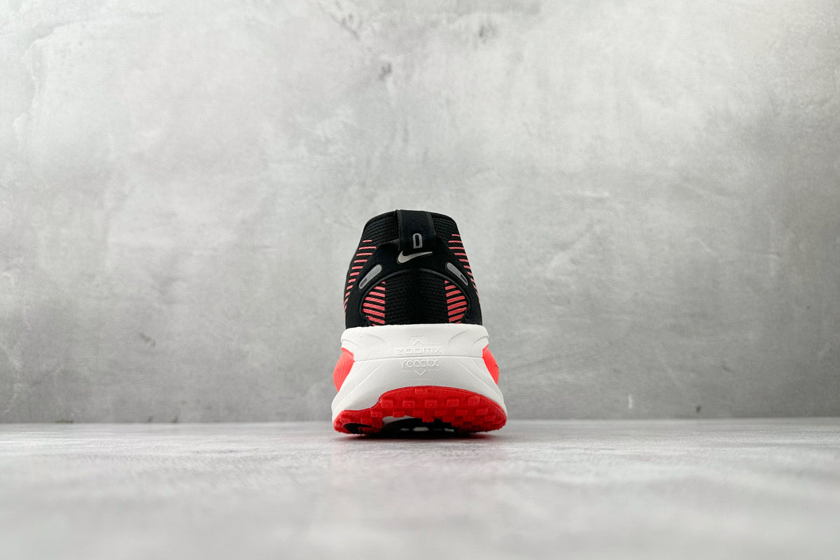 Nike Vomero 18 Sneakers – Red/Black