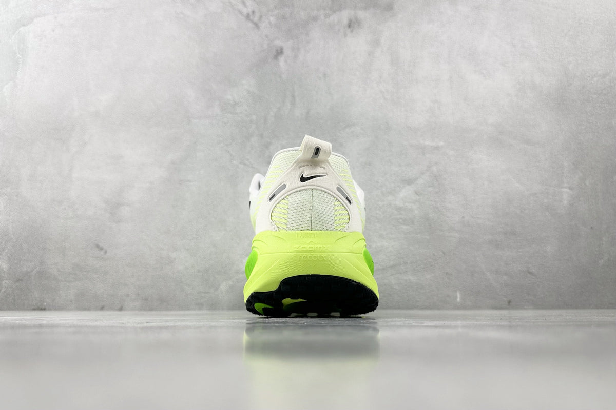 Nike Vomero 18 Sneakers – White/Green