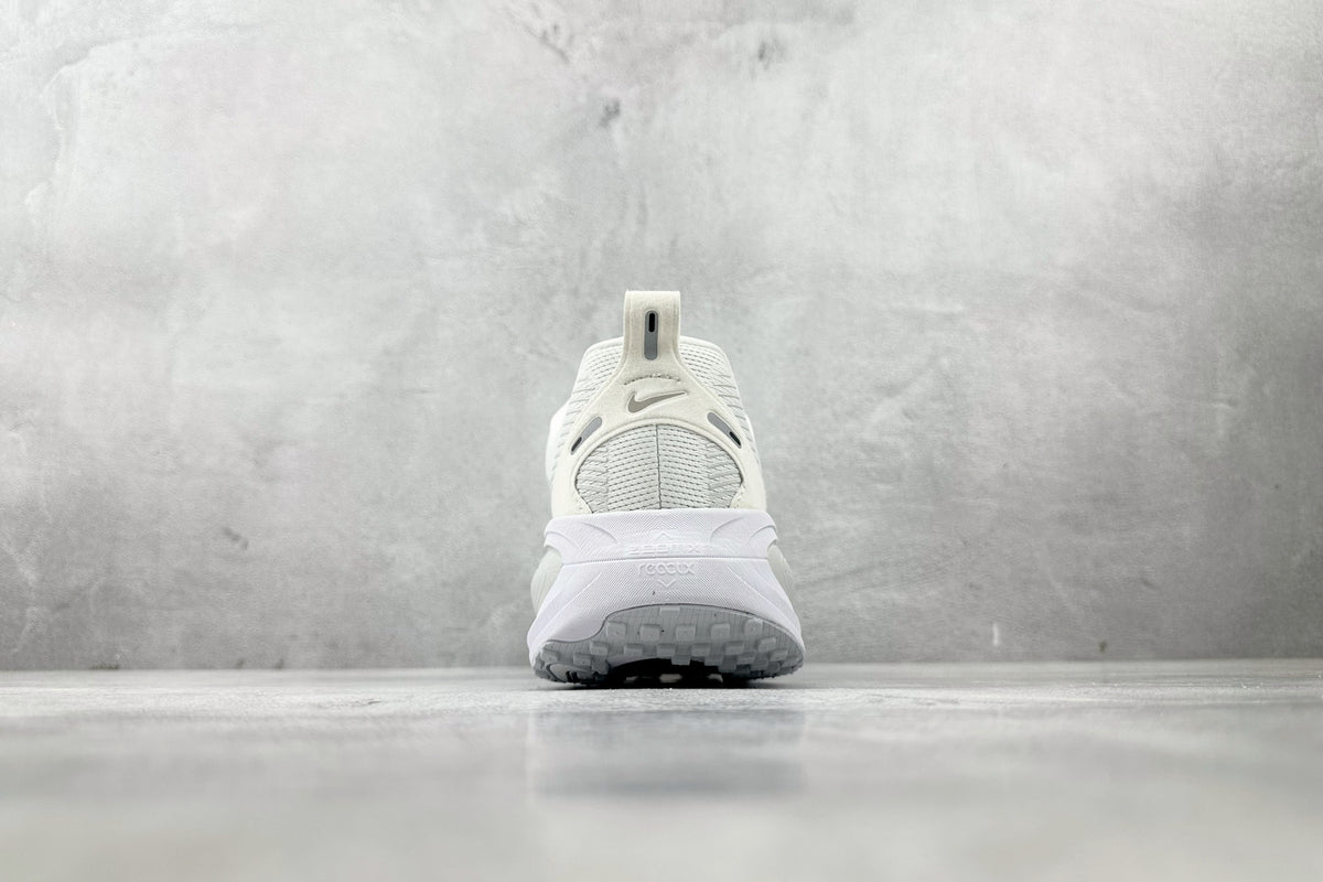Nike Vomero 18 Sneakers – White