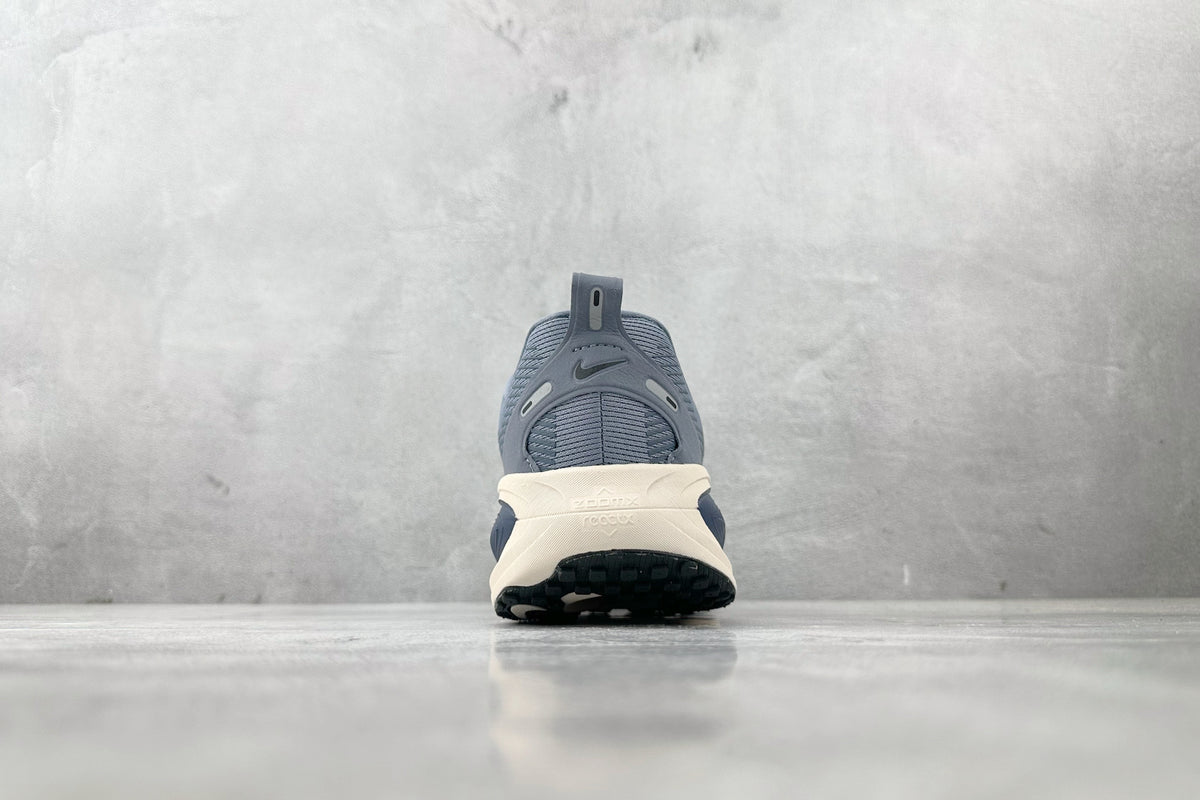 Nike Vomero 18 Sneakers – Blue-Gray with Cream Sole