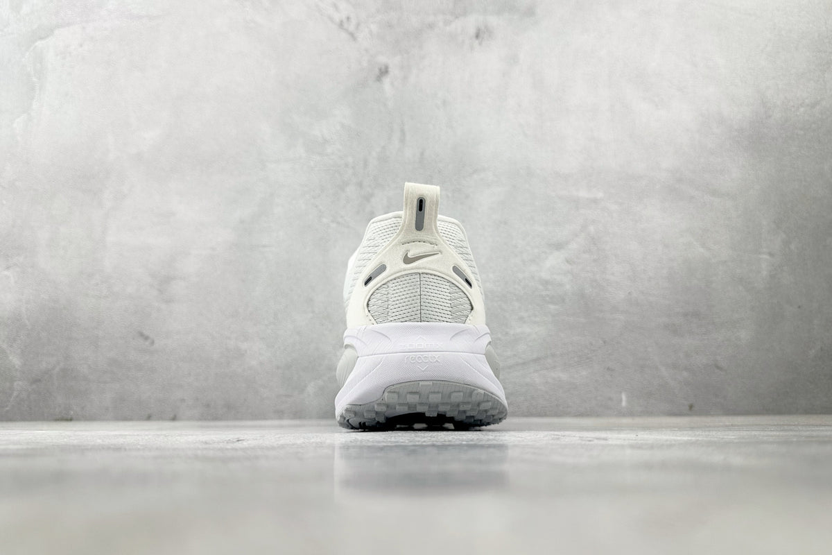 Nike Vomero 18 Sneakers – White