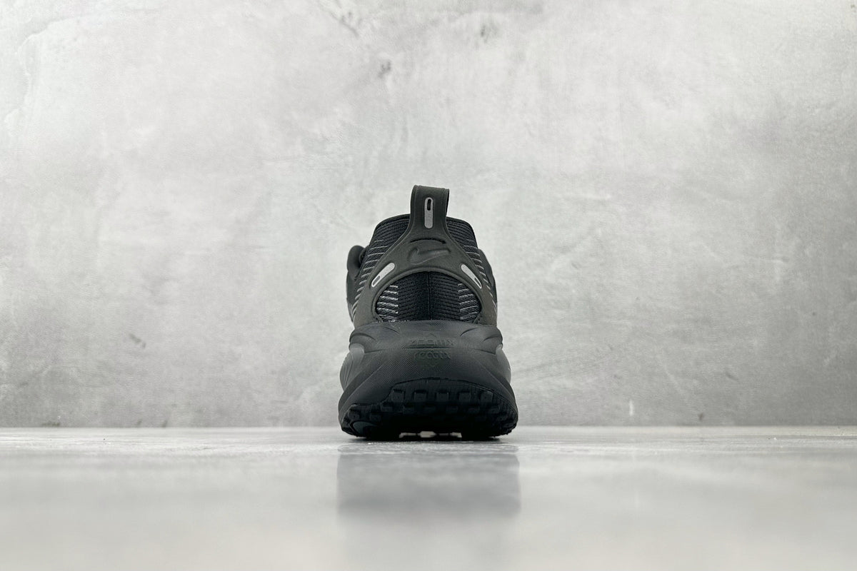 Nike Vomero 18 Sneakers – Black