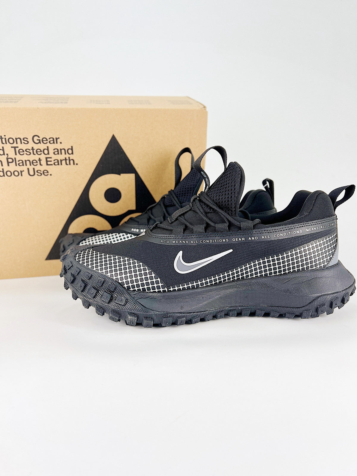 Nike ACG Low-Top Sneakers - Black & White Grid