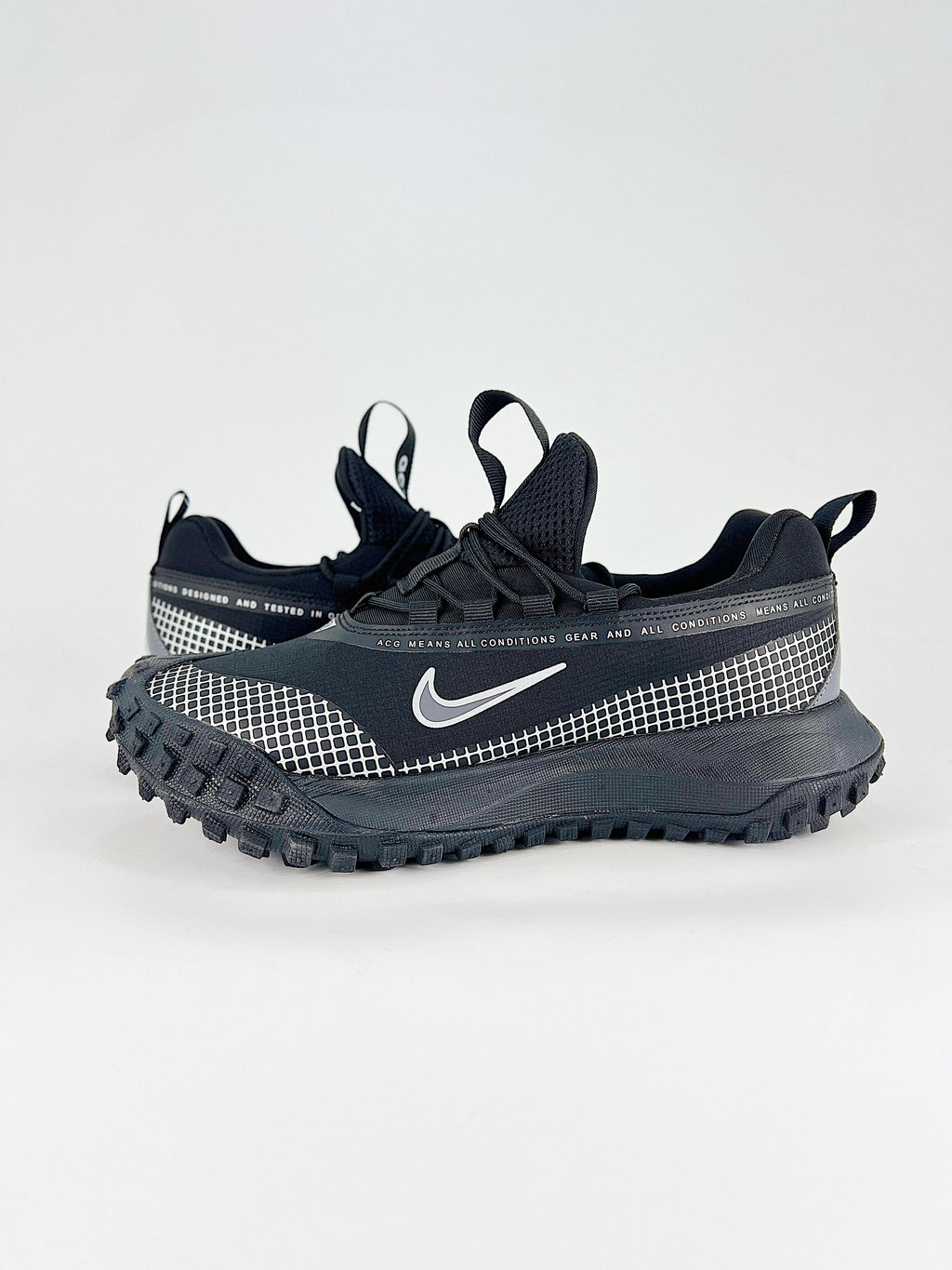 Nike ACG Low-Top Sneakers - Black & White Grid