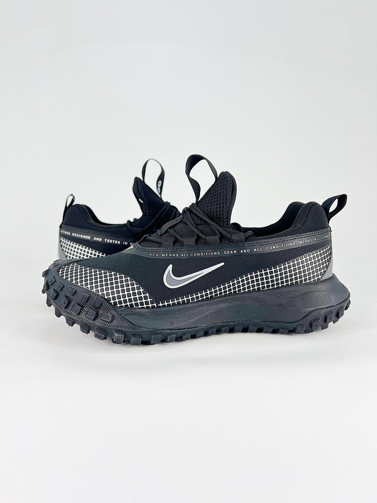 Nike ACG Low-Top Sneakers - Black & White Grid
