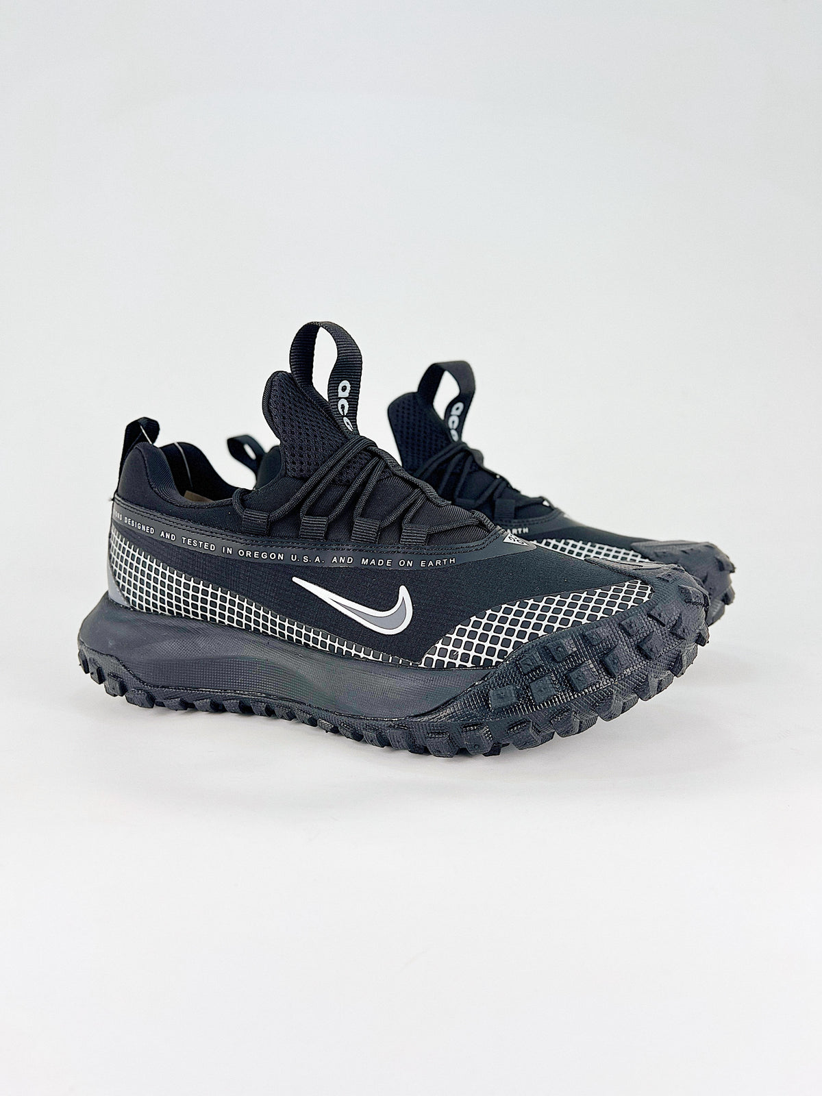 Nike ACG Low-Top Sneakers - Black & White Grid