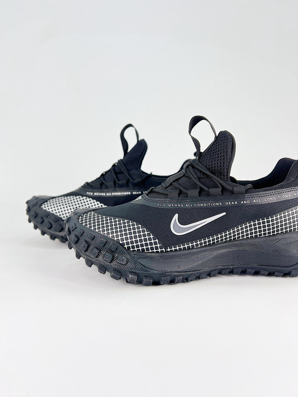 Nike ACG Low-Top Sneakers - Black & White Grid