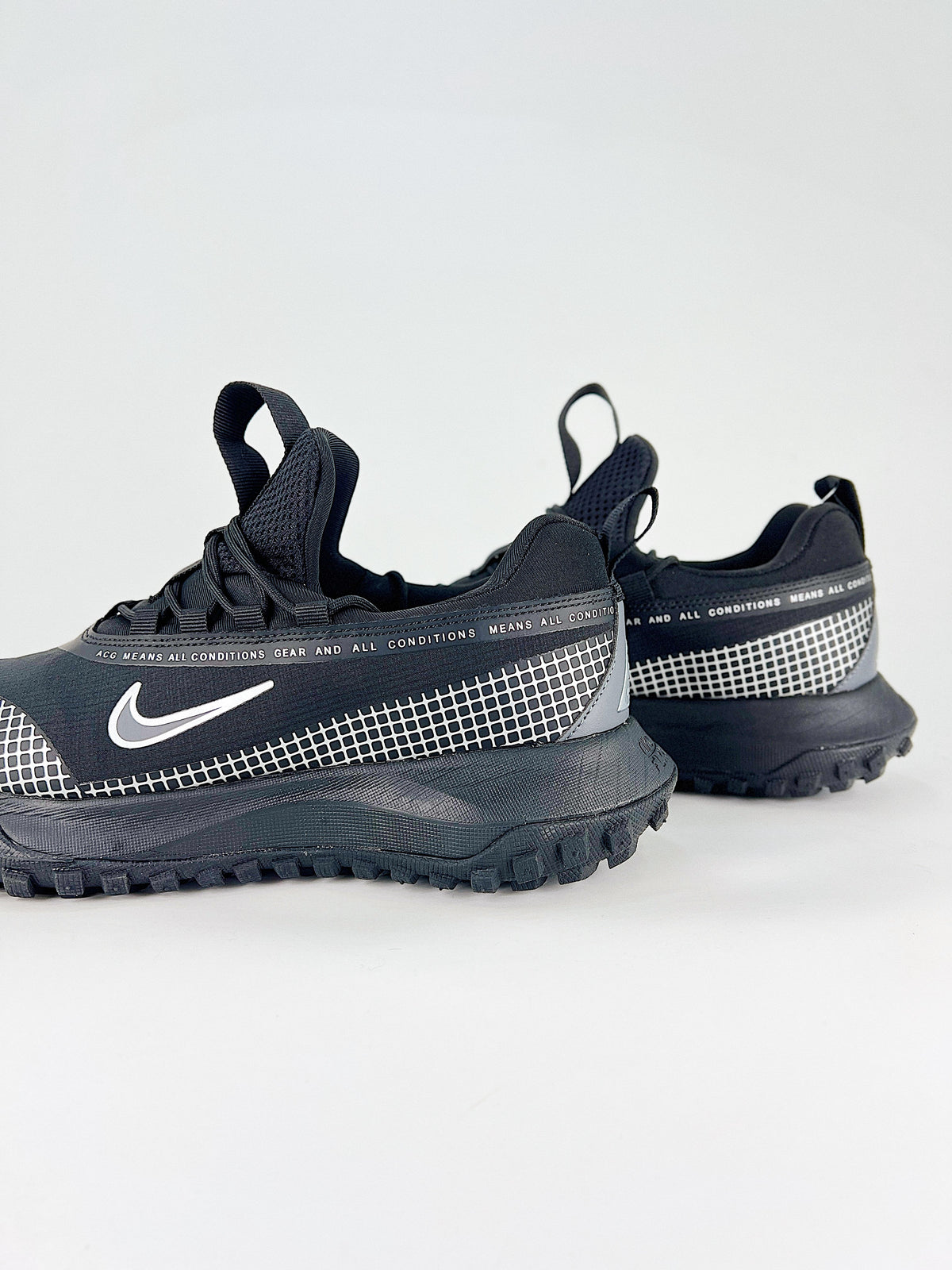 Nike ACG Low-Top Sneakers - Black & White Grid
