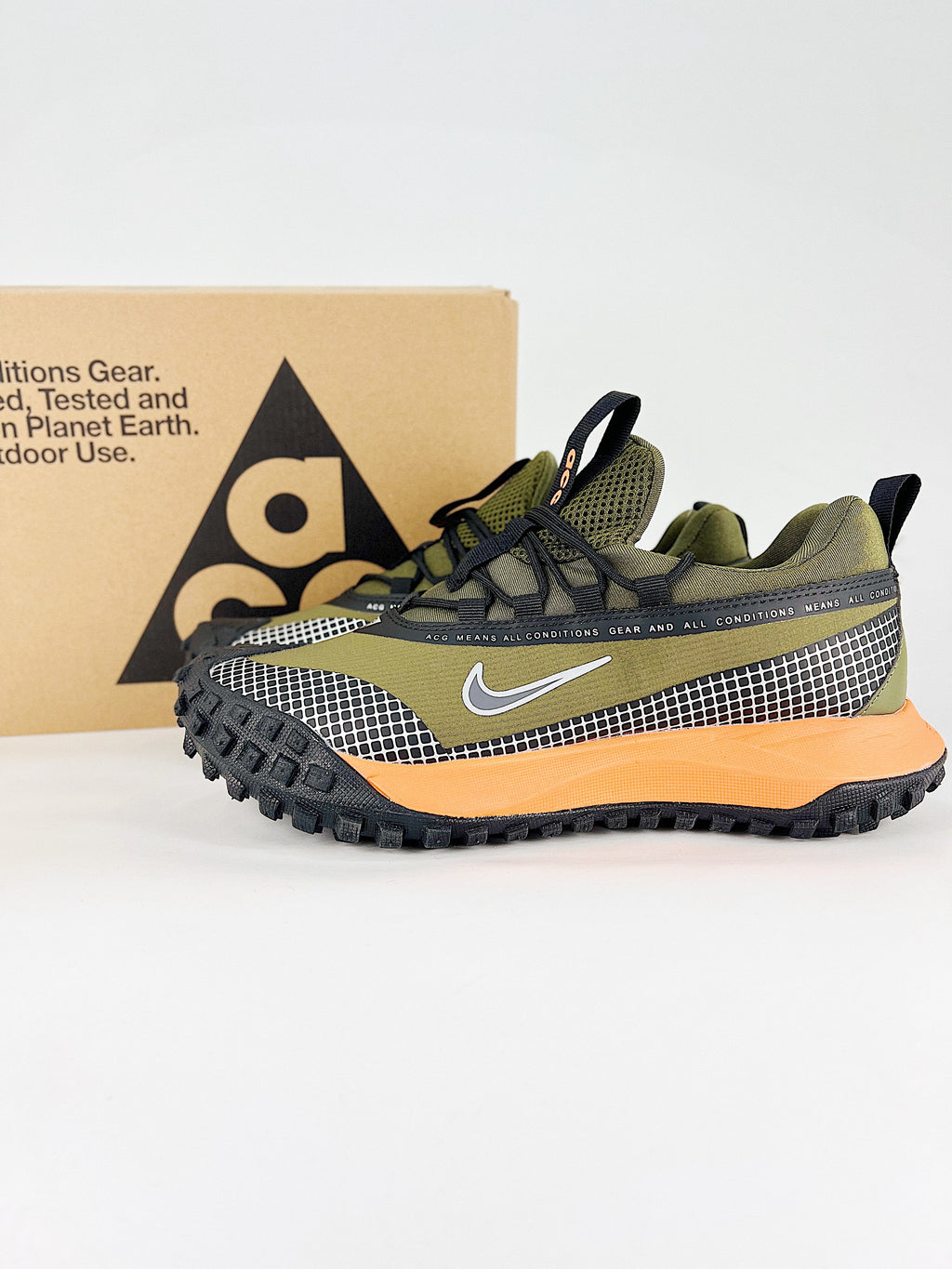 Nike ACG Grid Sneakers - Olive Green & Orange
