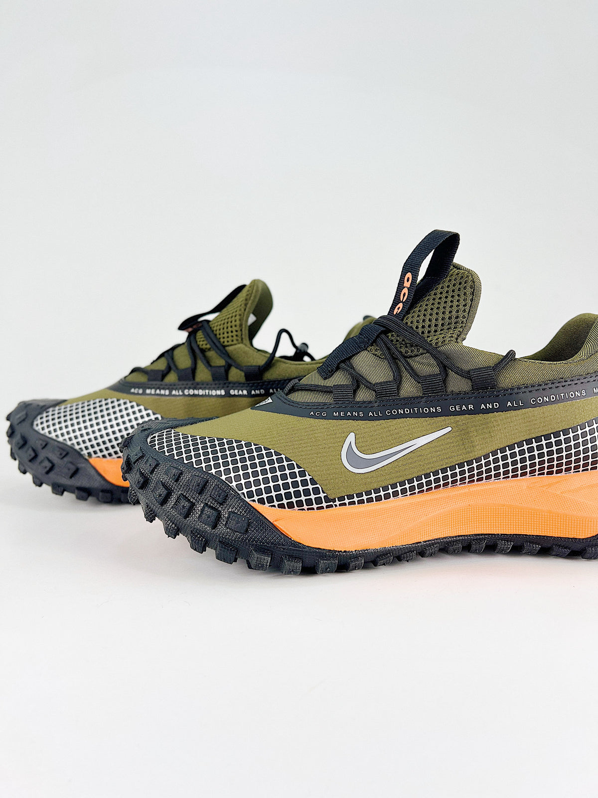 Nike ACG Grid Sneakers - Olive Green & Orange