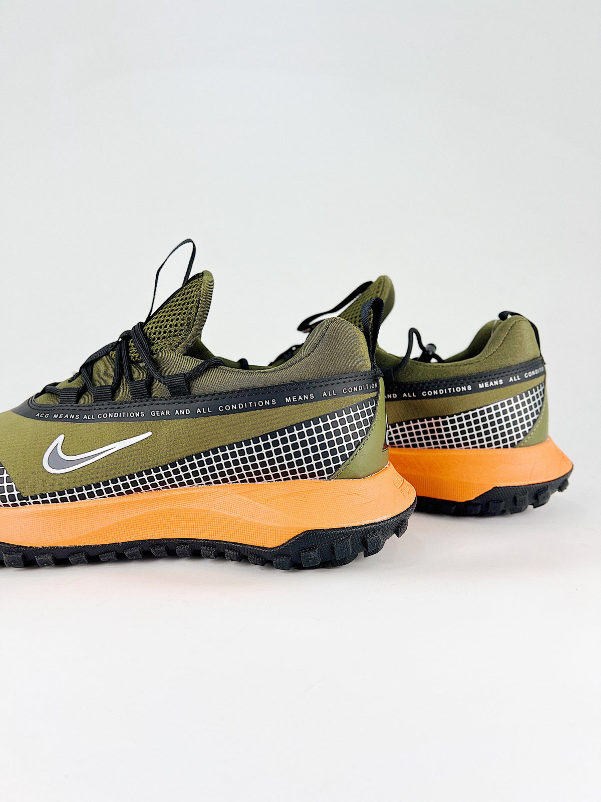 Nike ACG Grid Sneakers - Olive Green & Orange
