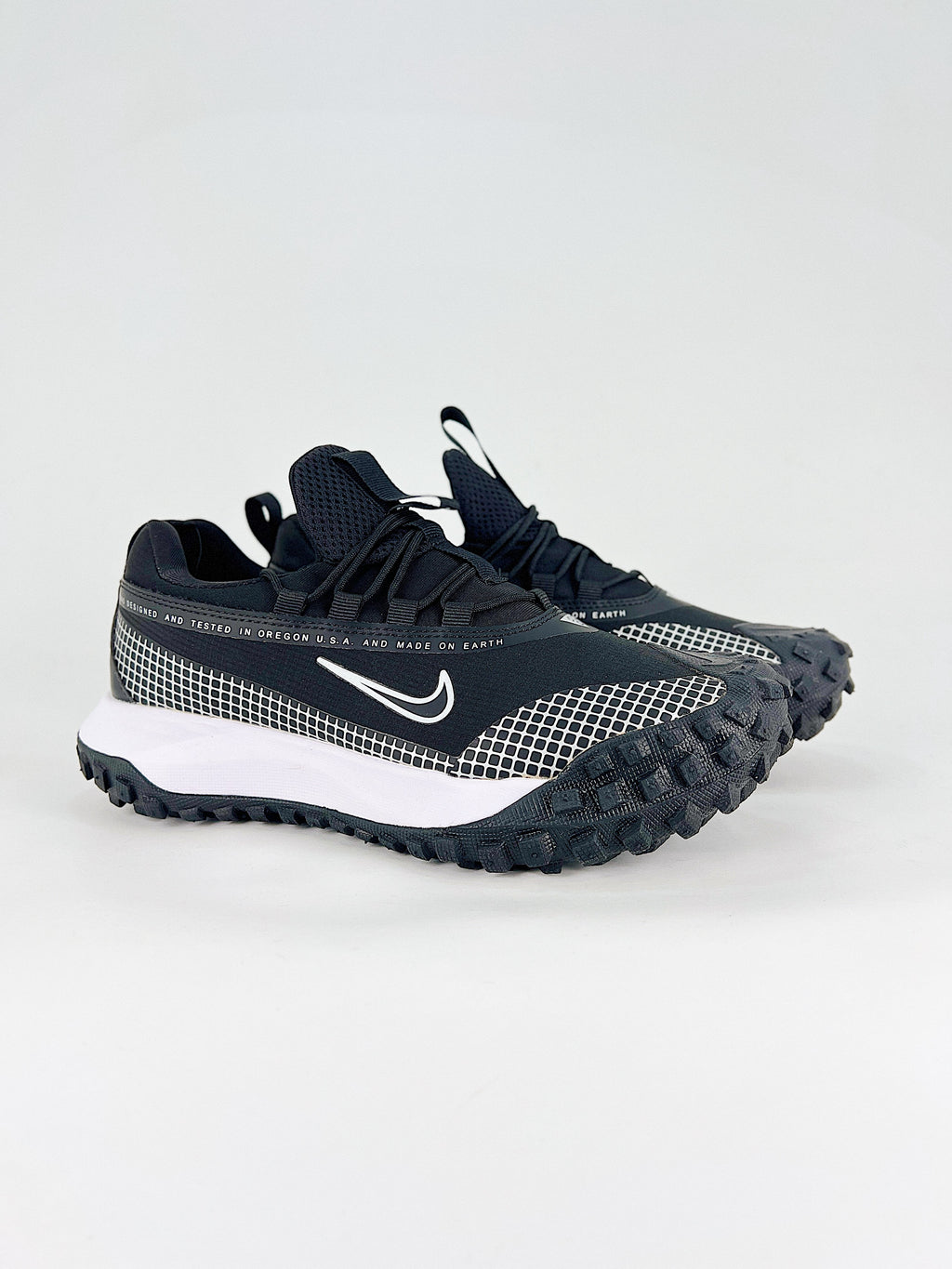 Nike ACG Grid Sneakers - Black with White Midsole