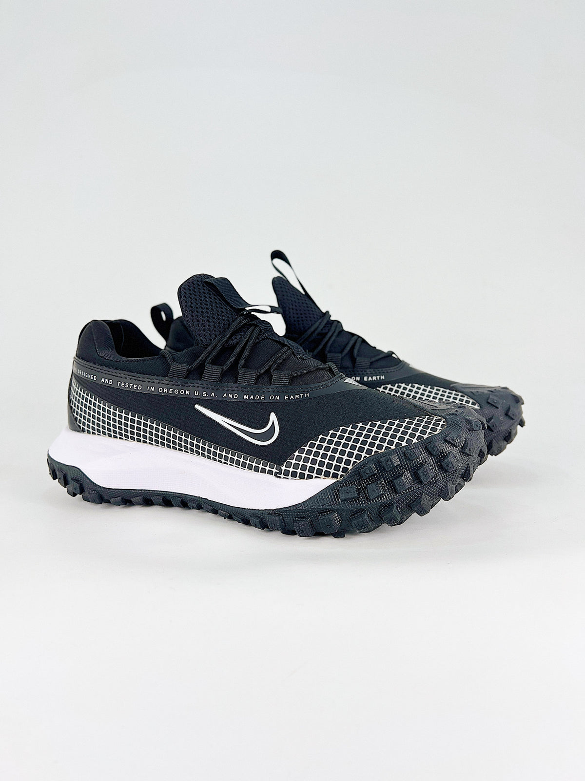 Nike ACG Grid Sneakers - Black with White Midsole