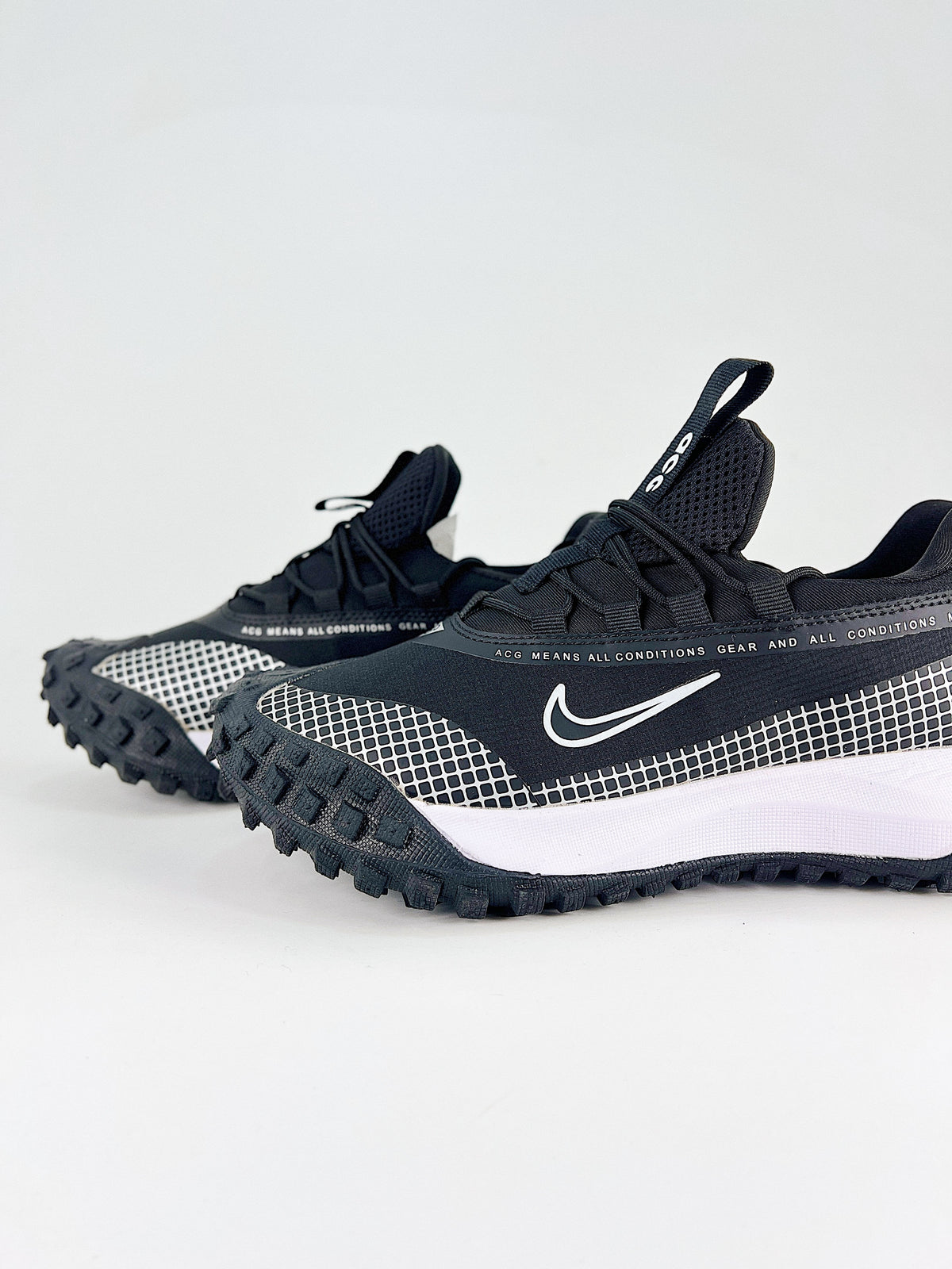 Nike ACG Grid Sneakers - Black with White Midsole