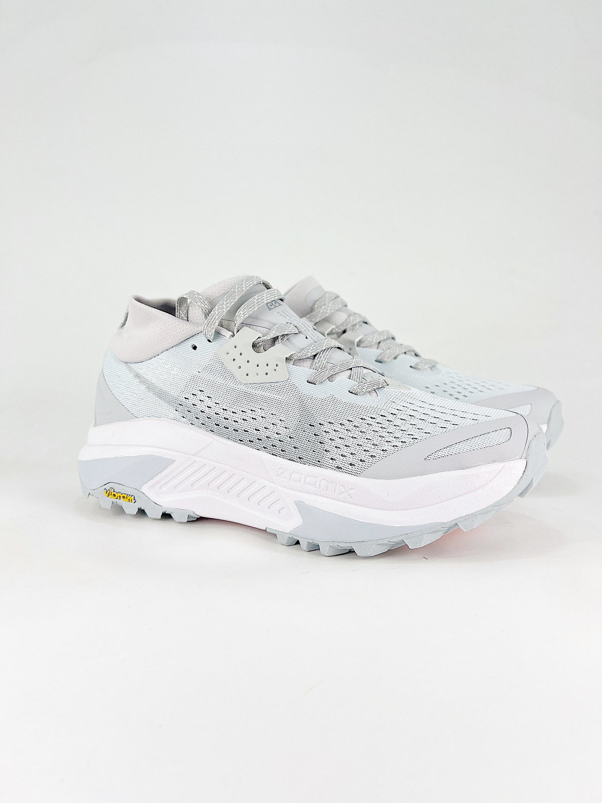 Nike ACG Sneakers - Light Gray & White