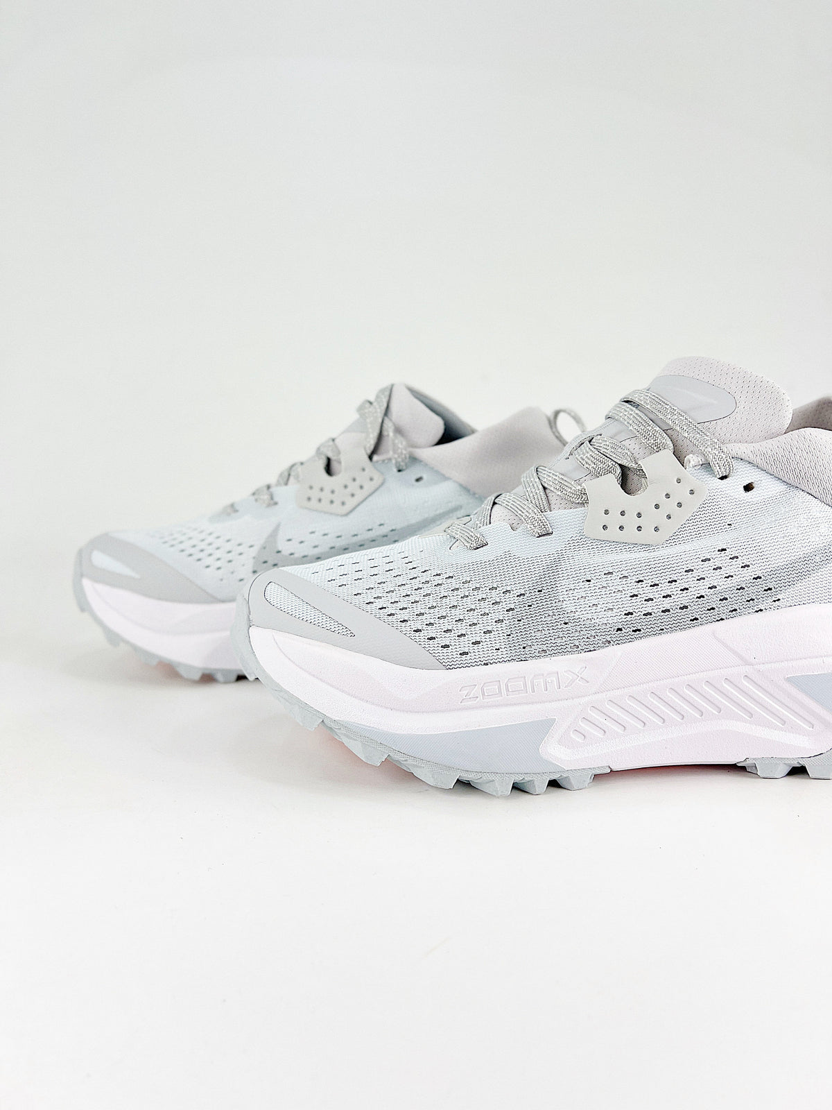 Nike ACG Sneakers - Light Gray & White