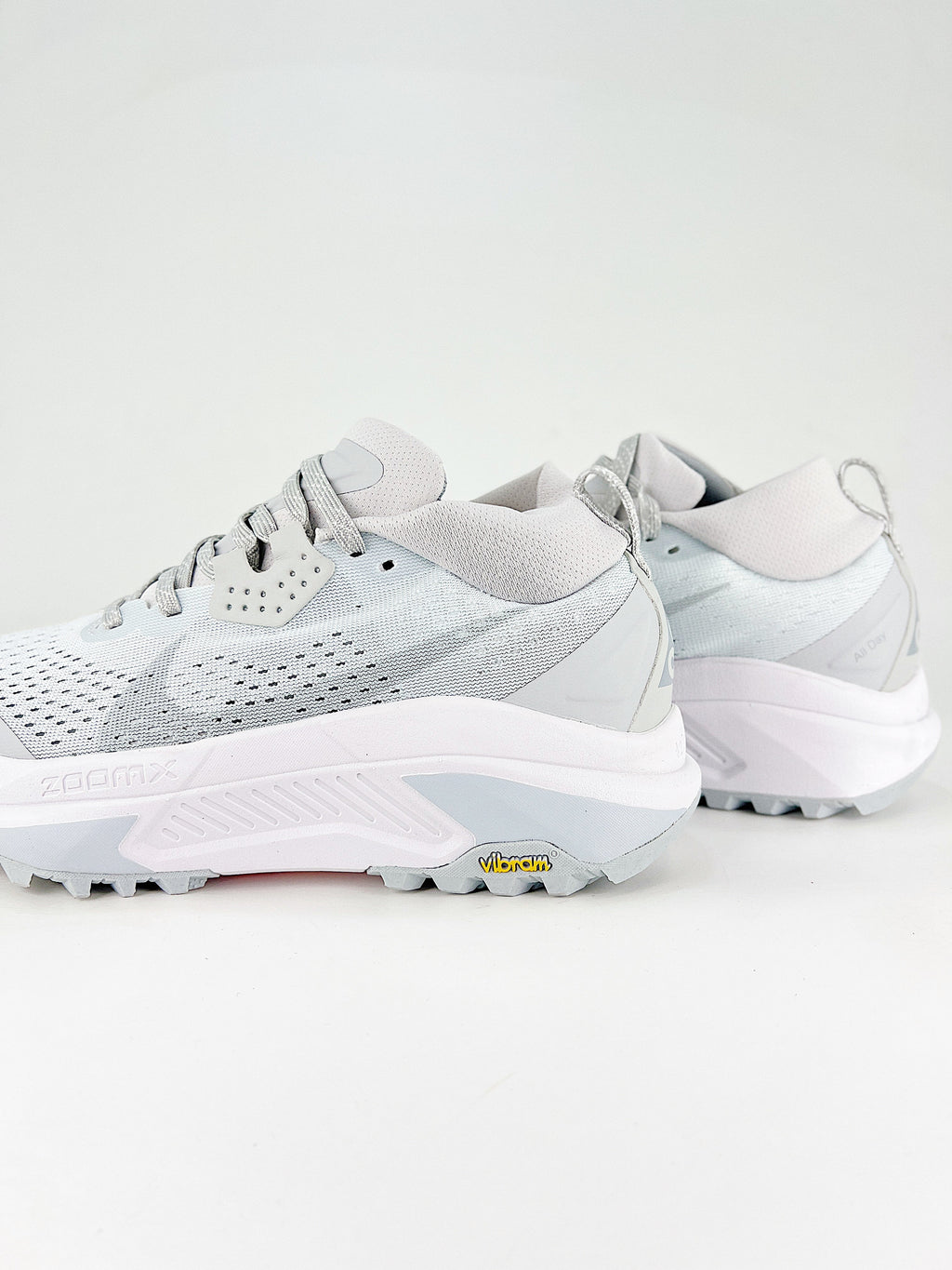 Nike ACG Sneakers - Light Gray & White