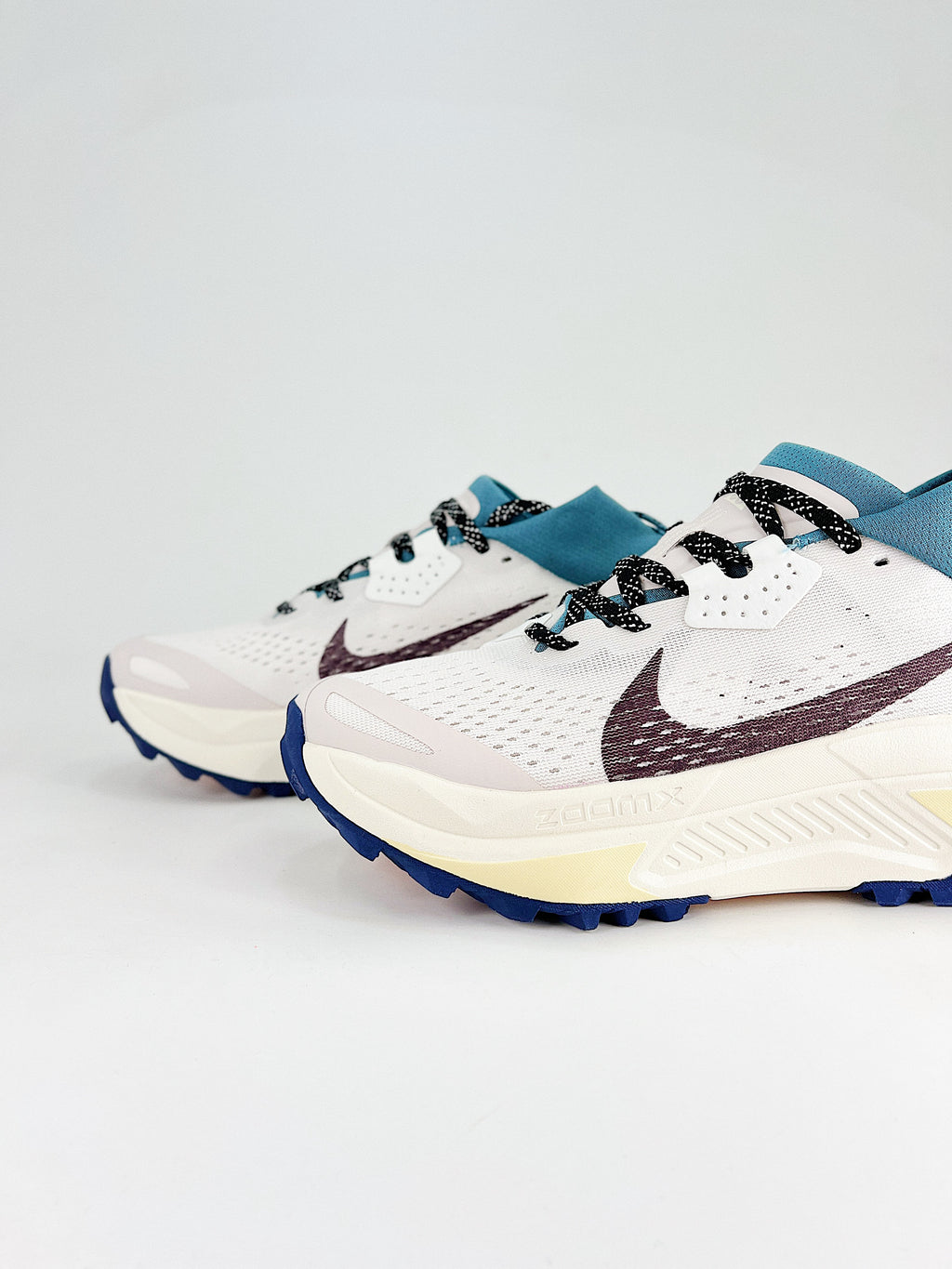 Nike ACG Sneakers - White, Burgundy & Blue