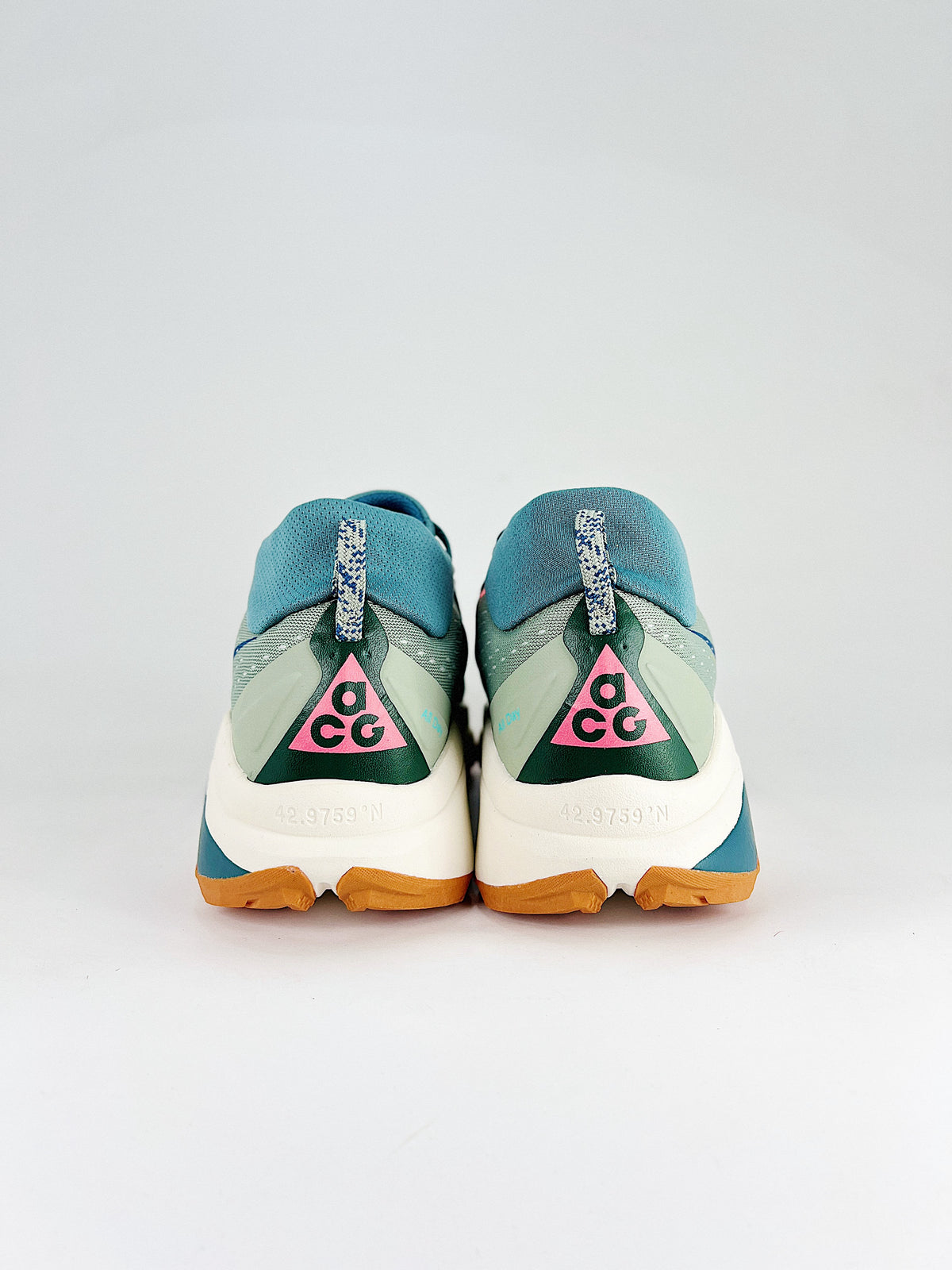 Nike ACG Sneakers - Sage Green, Blue & Pink