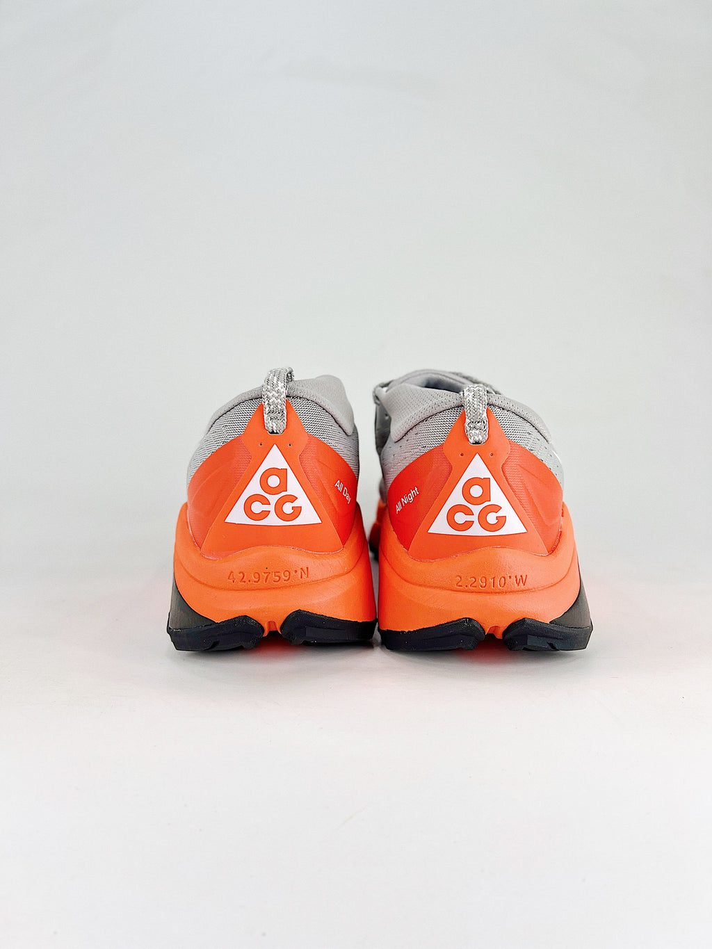Nike ACG Sneakers - Light Gray & Orange